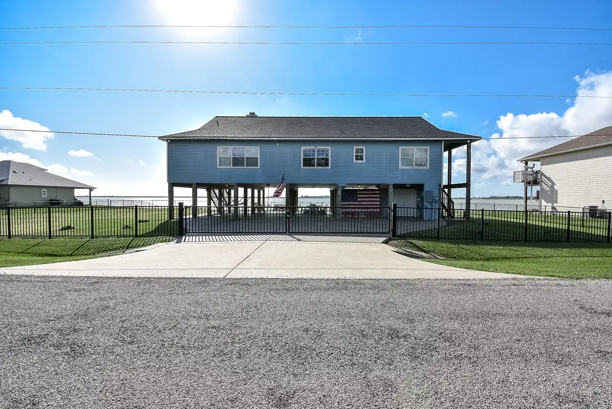 1504 W Bayshore Drive, Palacios, TX 77465 - Image #1