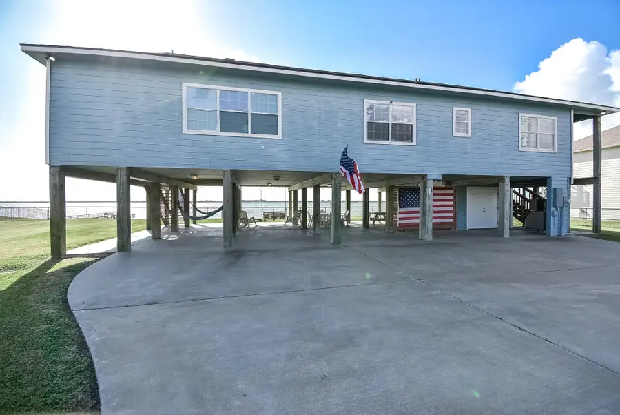 1504 W Bayshore Drive, Palacios, TX 77465 - Image #3