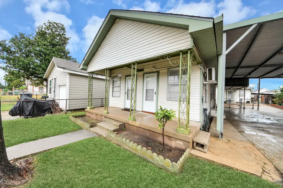 7935 Avenue F, Houston, TX 77012 - #2