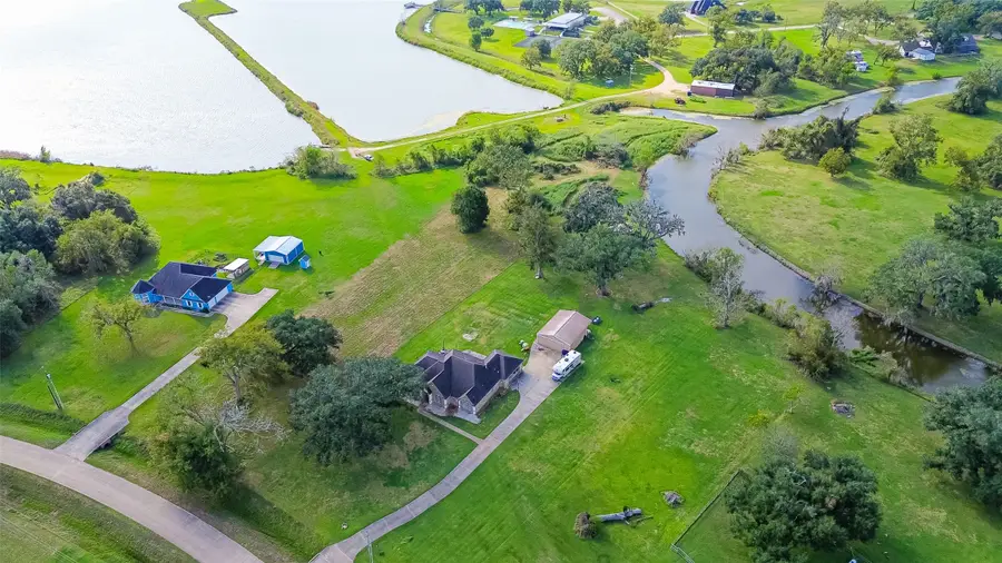 608 Wagon Wheel Tr Trail, Angleton, TX 77515 - Image #3