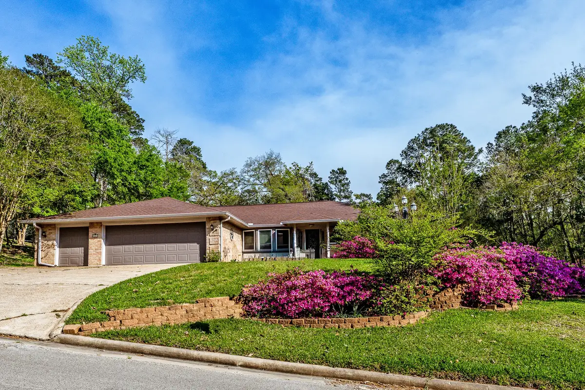2004 E Lake Drive, Huntsville, TX 77340 - #1