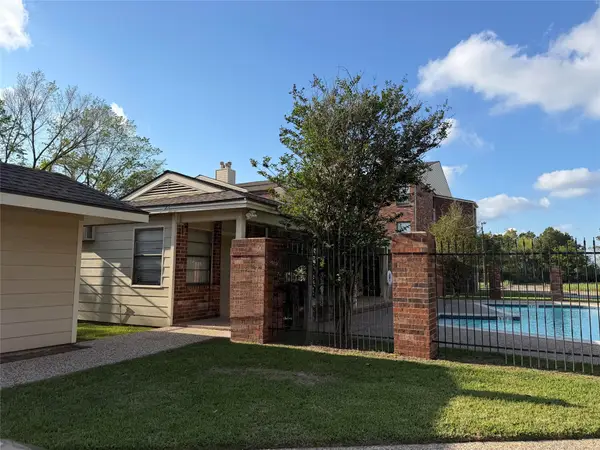 2501 Gulf Freeway #4A, Dickinson, TX 77539