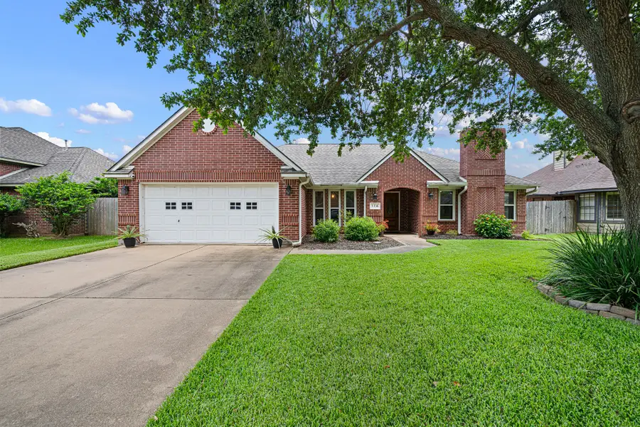 116 Zinnia Street, Lake Jackson, TX 77566 - #2