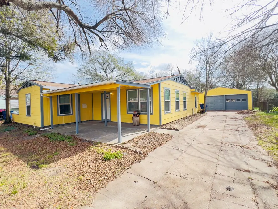 1013 17th Avenue N, Texas City, TX 77590 - #3