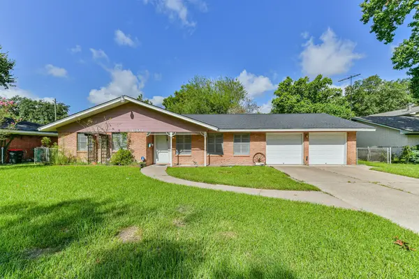 1904 Amy Drive, Baytown, TX 77520