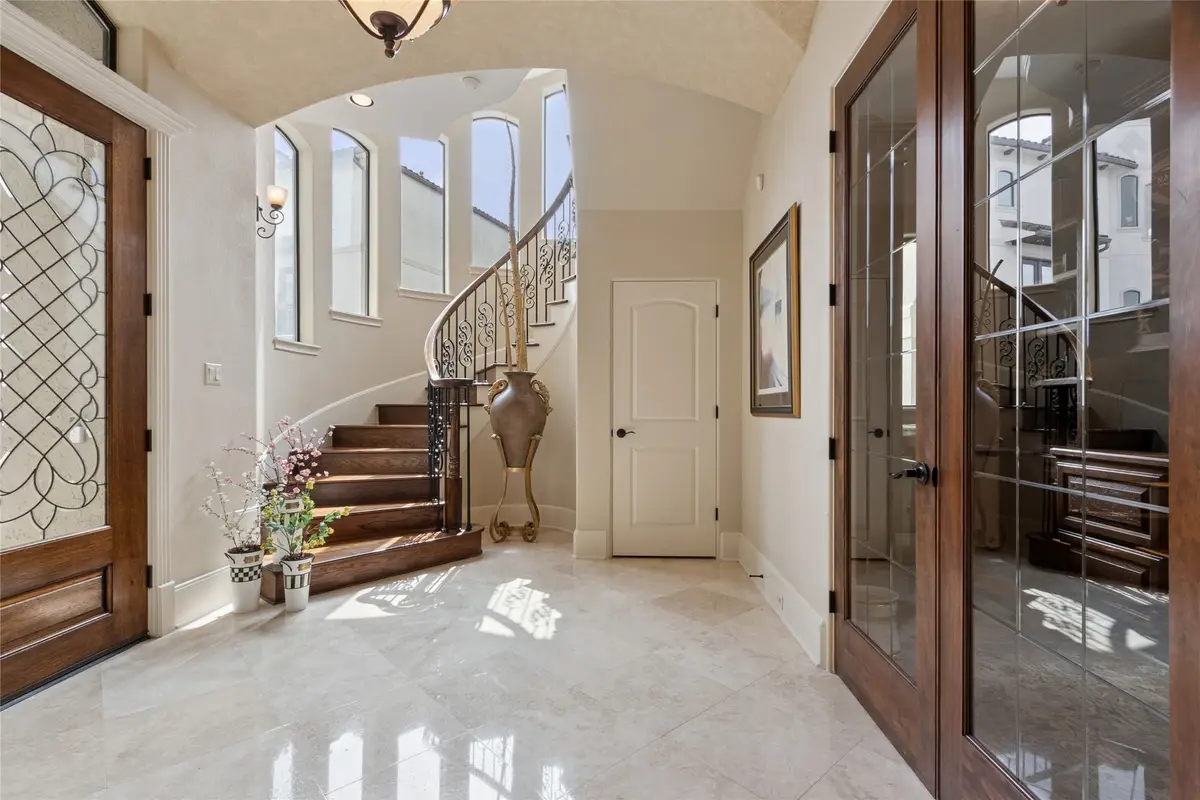 5520 Mcculloch Circle, Houston, TX 77056 - #1