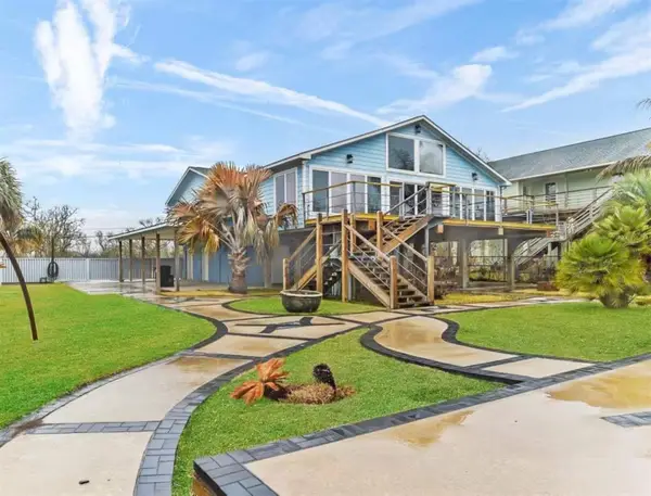 2302 Ave Avenue N, Dickinson, TX 77539