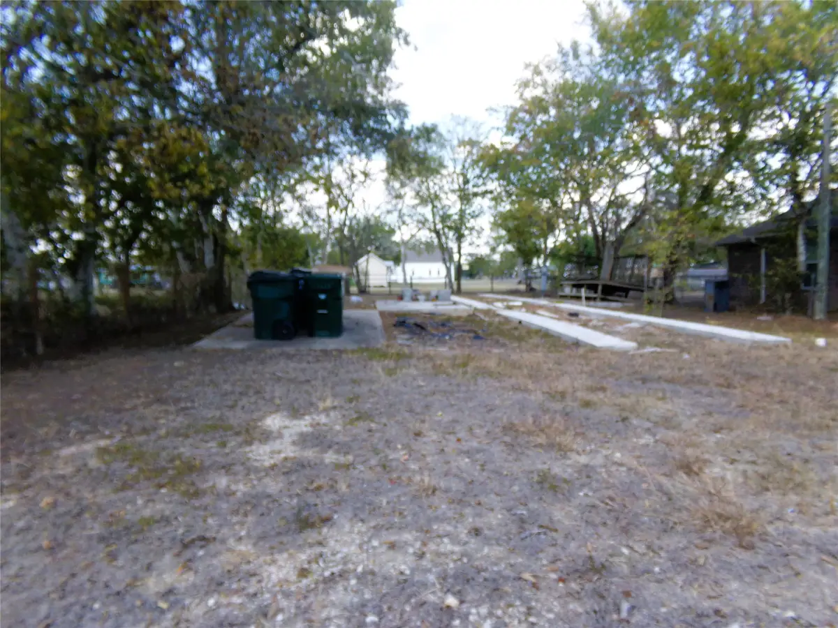 409 E Post Office Street, Weimar, TX 78962 - #1