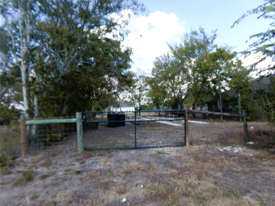 409 E Post Office Street, Weimar, TX 78962 - #3