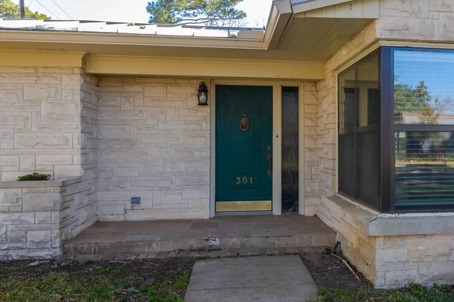 301 Bonham Street, Columbus, TX 78934 - Image #2