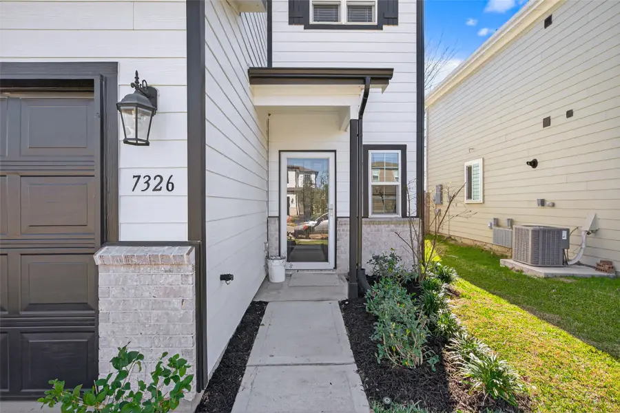 7326 Madison Commons Lane, Houston, TX 77075 - Image #2