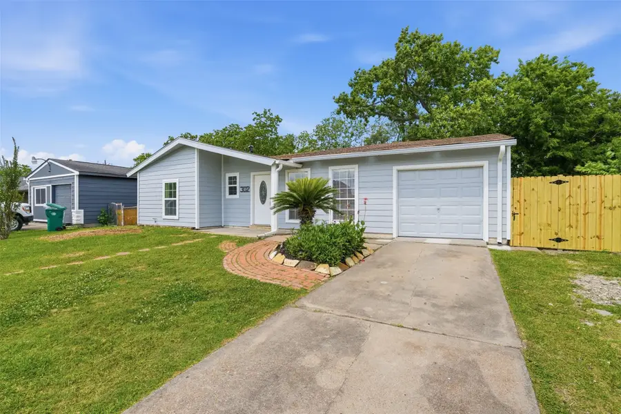 302 Glenmore Dr, Pasadena, TX 77503 - #2