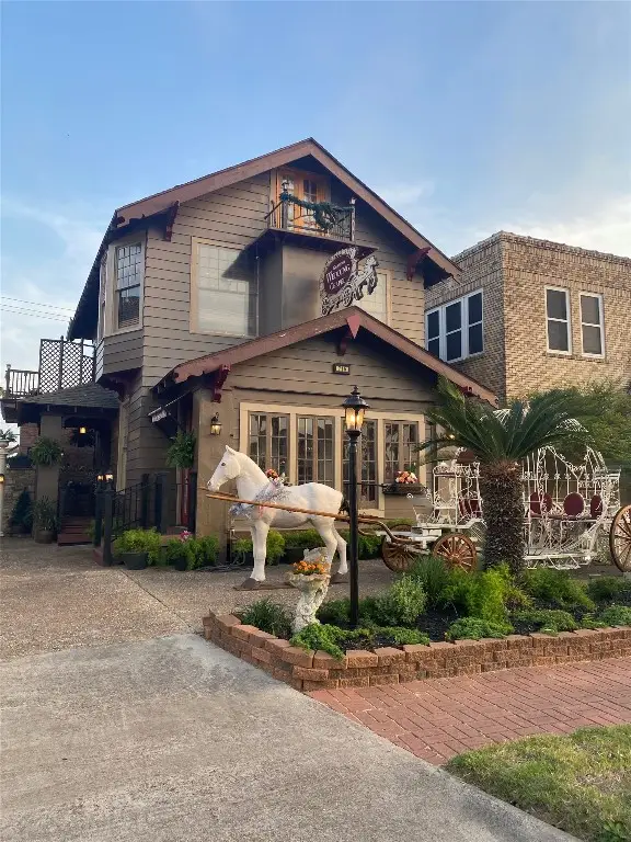 715 Broadway Street, Galveston, TX 77550