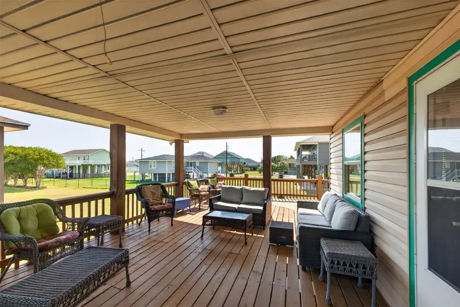 975 Holiday Drive, Crystal Beach, TX 77650 - #2