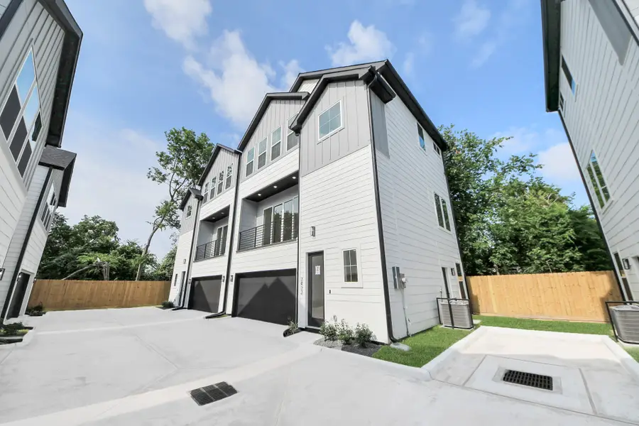 2422 Harrington Street, Houston, TX 77026 - Image #2