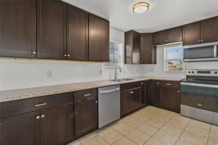319 E B Street, La Porte, TX 77571 - #3