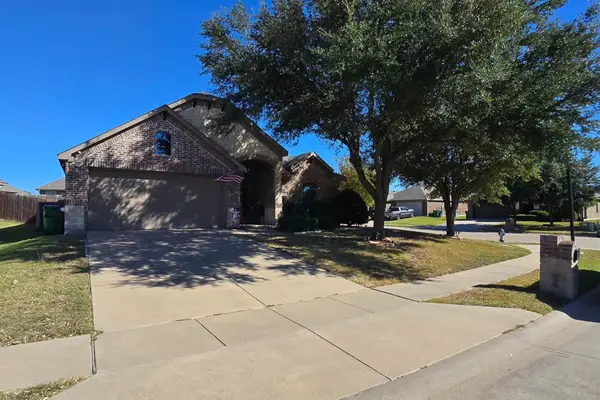 200 Chimney Rock Drive, Waxahachie, TX 75167