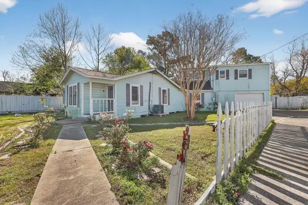 712 E Peach Street, Angleton, TX 77515