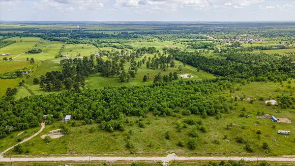348 Private Road 77003, Liberty, TX 77575