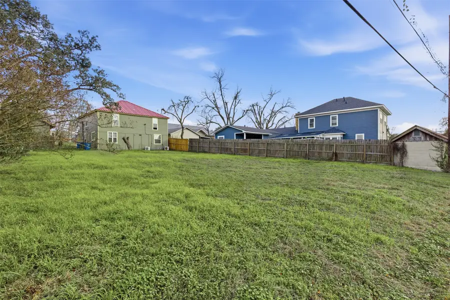 233 S San Antonio Street, Bellville, TX 77418 - Image #3