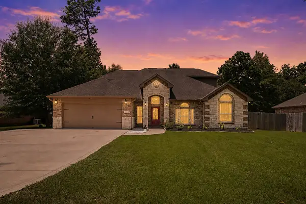 615 Weisinger Drive, Magnolia, TX 77354
