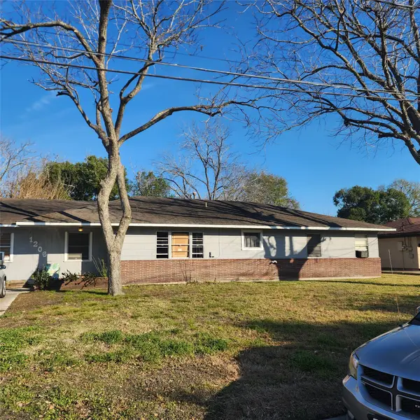 1206 N Commerce Street, Baytown, TX 77520