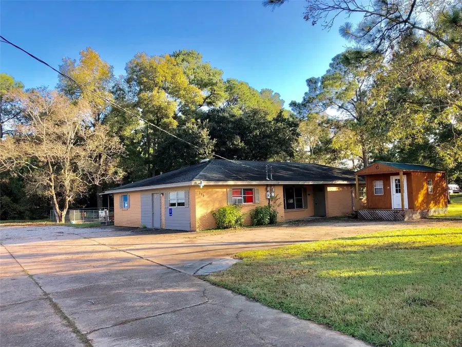 319 E South Street, Alvin, TX 77511 - #3