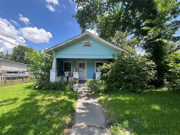 701 E 11th 1/2 Street, Houston, TX 77008