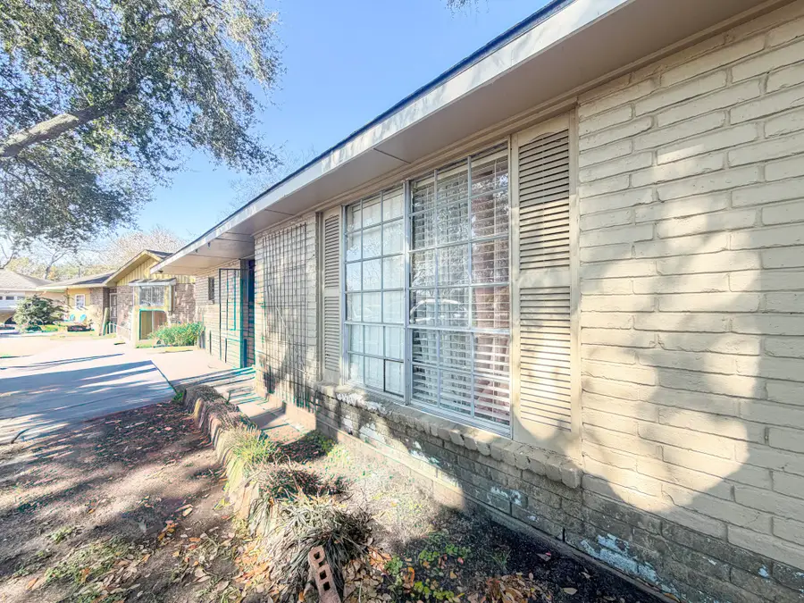 4806 Brookfield Drive, Houston, TX 77045 - #2