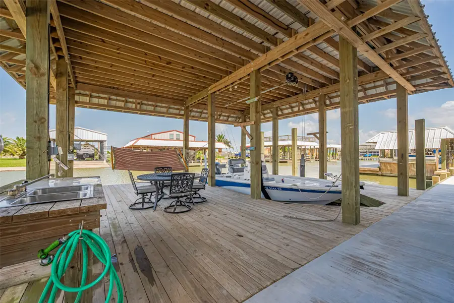 1126 Island Boulevard, Crystal Beach, TX 77650 - Image #3
