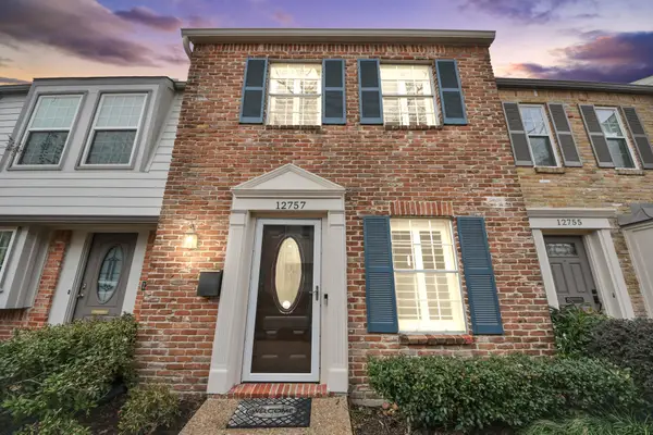 12757 S Huntingwick Drive S #142, Houston, TX 77024