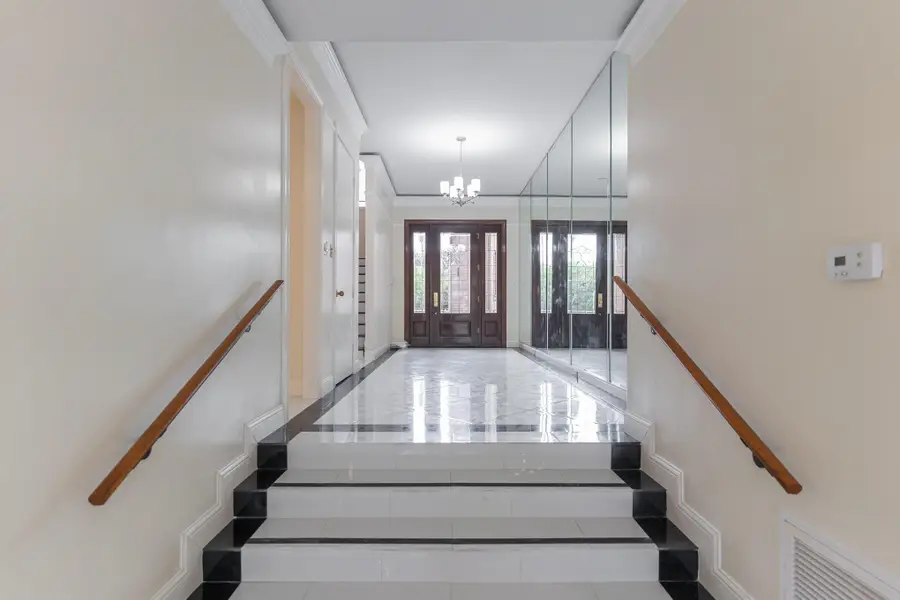8800 Woodway Drive #10, Houston, TX 77063 - #3