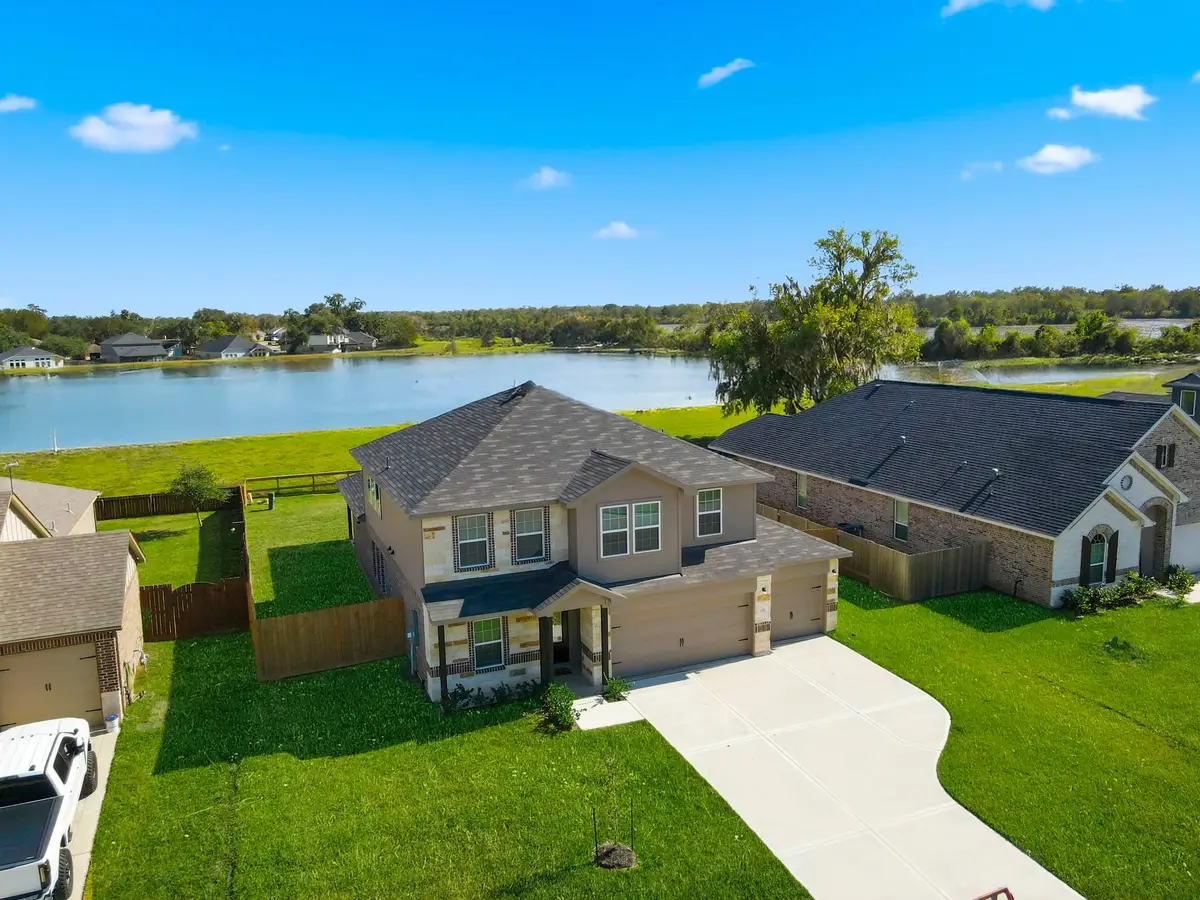 359 Twin Lakes Boulevard, West Columbia, TX 77486 - Image #1