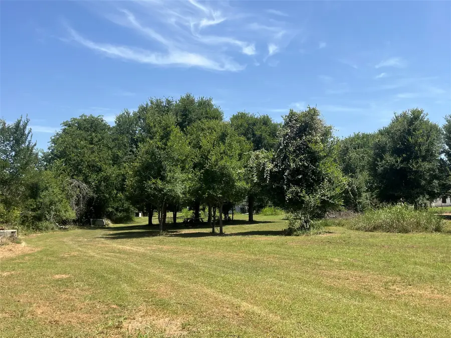 198 Riverside Drive, La Grange, TX 78945 - Image #3