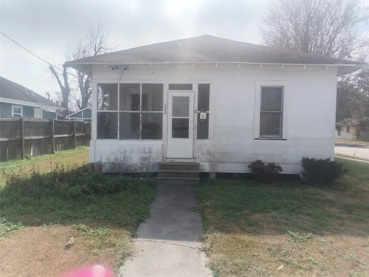 223 W Gulf Street, Baytown, TX 77520 - #1