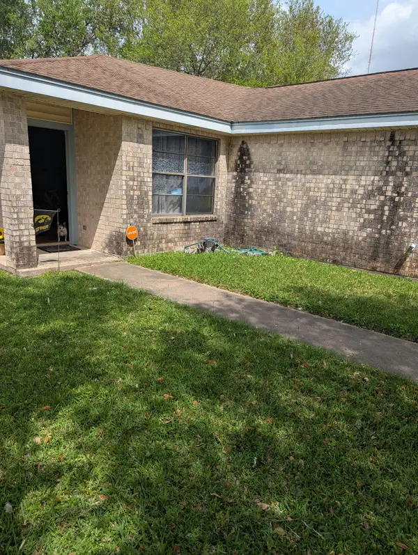 2401 Hedgerose Lane, Bay City, TX 77414