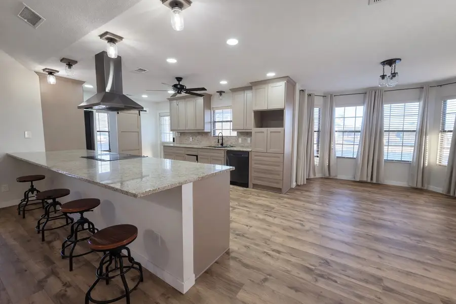 138 Pin Oak Drive, Angleton, TX 77515 - #2