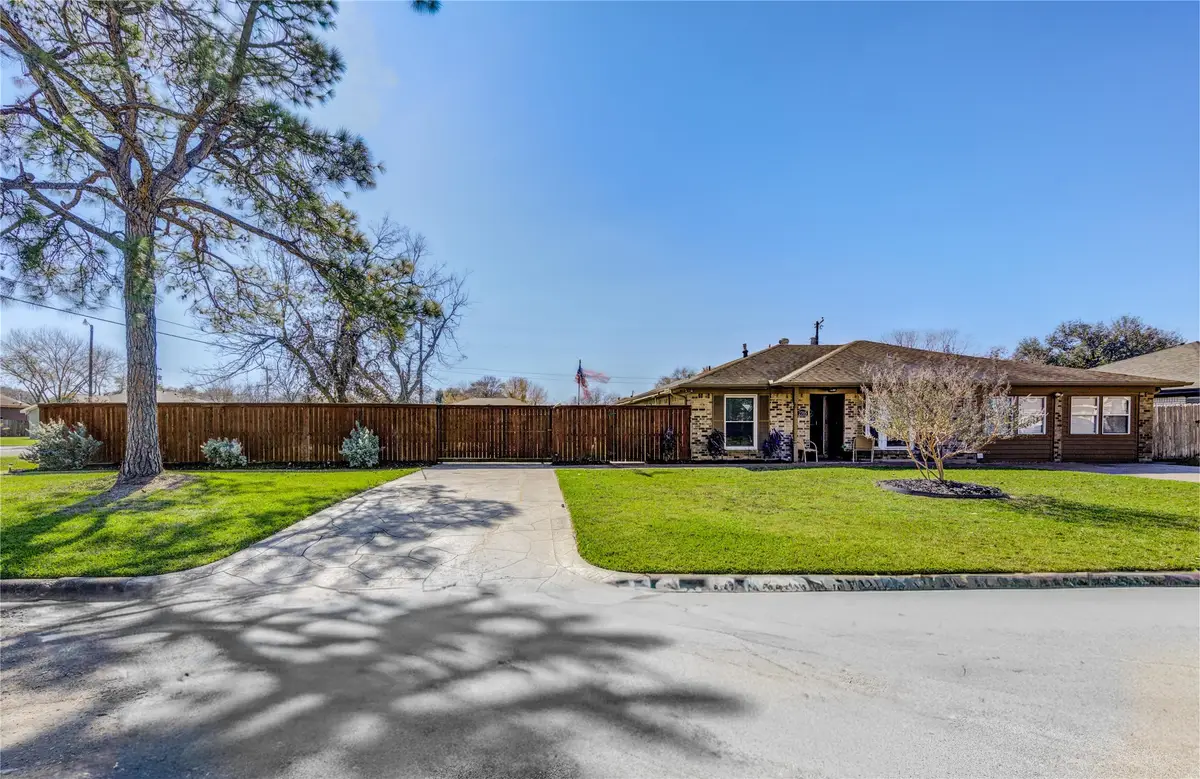 2705 6th Avenue N, Texas City, TX 77590 - #1