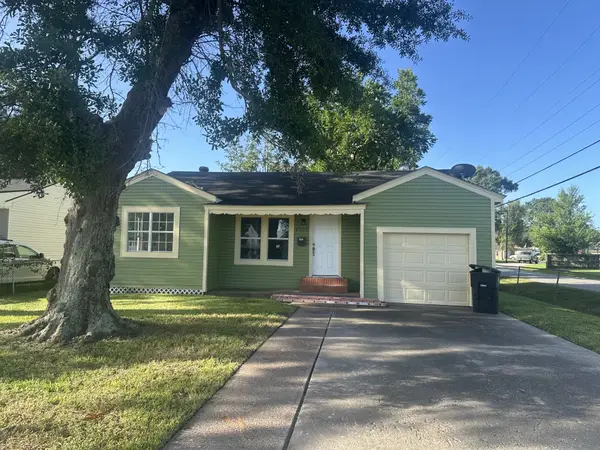 4959 Garfield Avenue, Groves, TX 77619