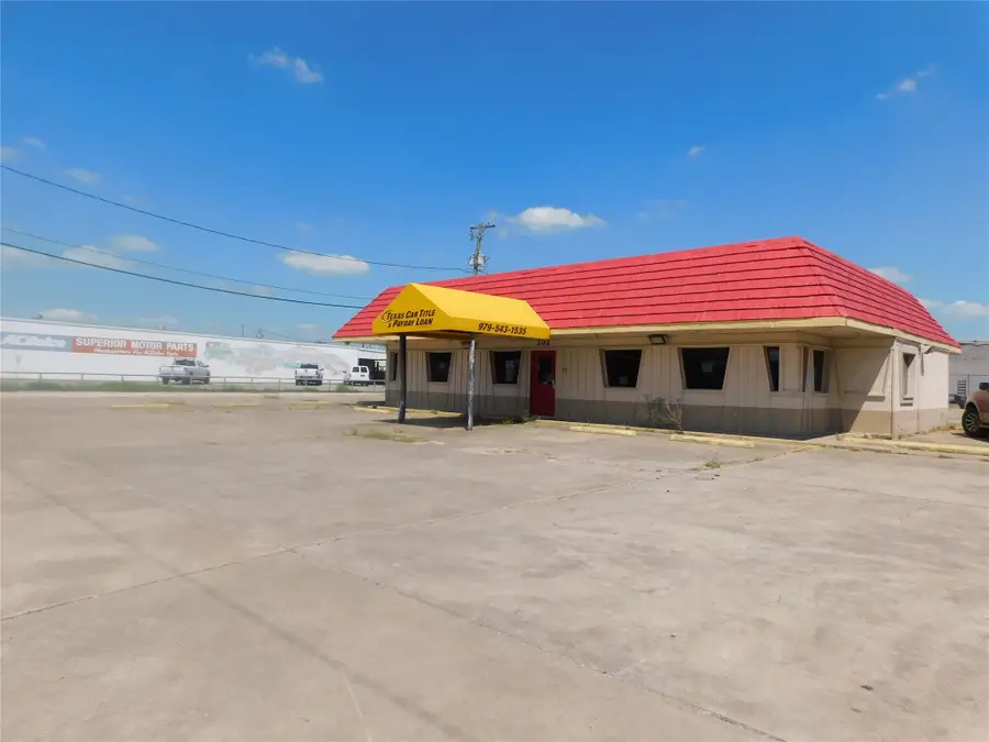 202 N Mechanic Street, El Campo, TX 77437 - #2