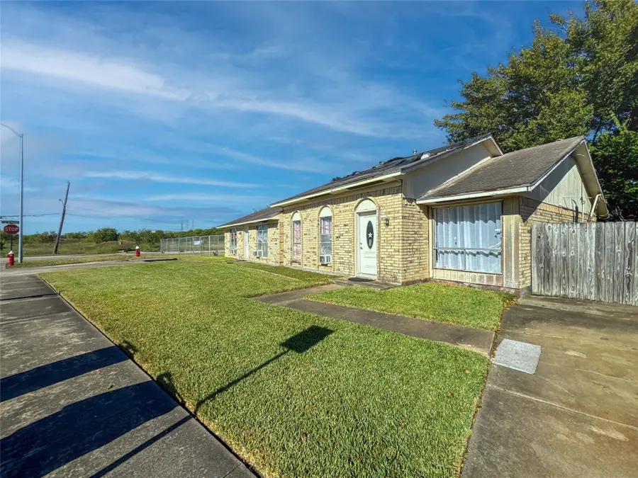 616 Travis Street, Webster, TX 77598 - Image #2