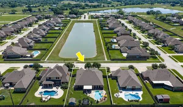 1283 Laurel Lane, Angleton, TX 77515