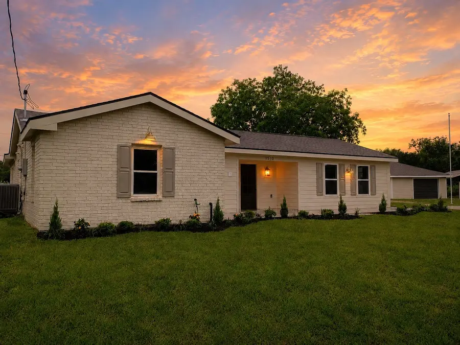 1510 Avenue K, Danbury, TX 77534 - #2