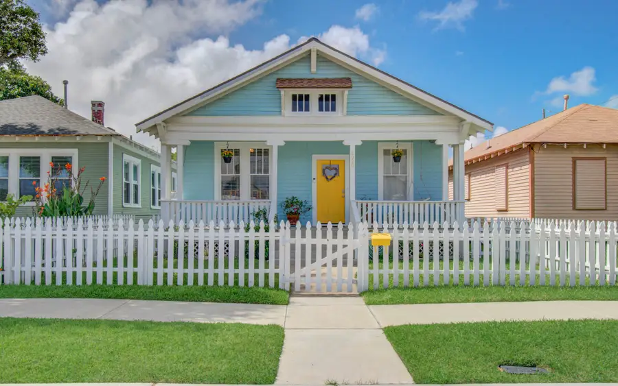 3920 Avenue S, Galveston, TX 77550 - #2