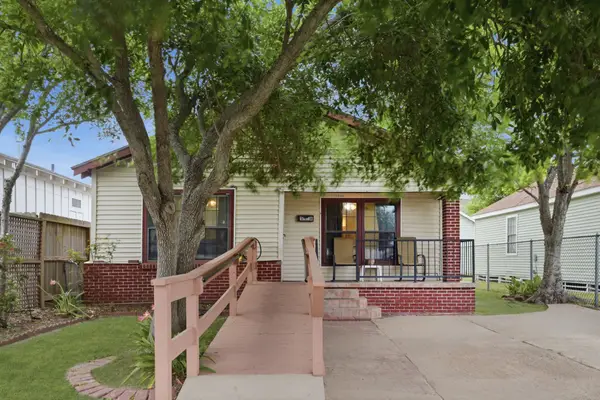 5518 Avenue Q, Galveston, TX 77551