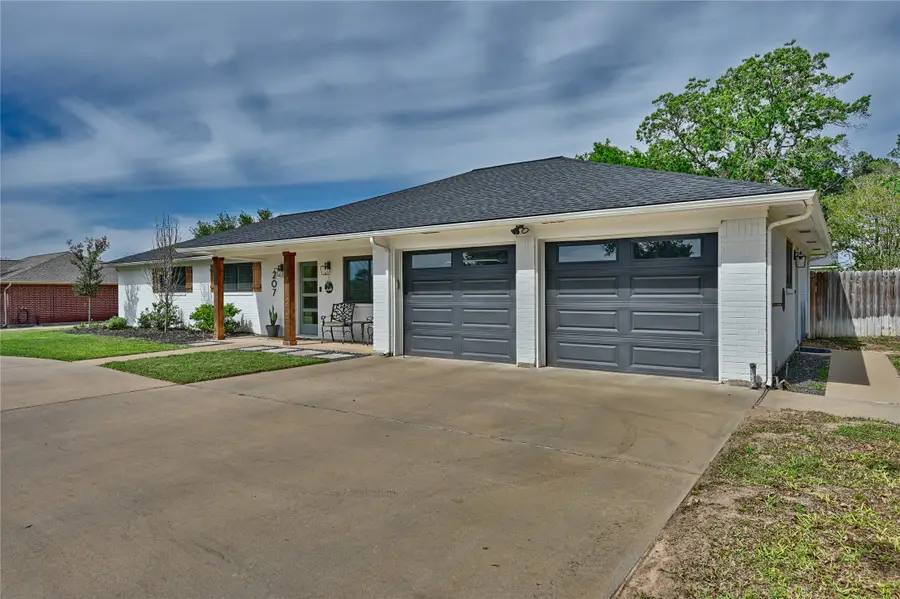 207 Briar Ridge Drive, Bellville, TX 77418 - #3