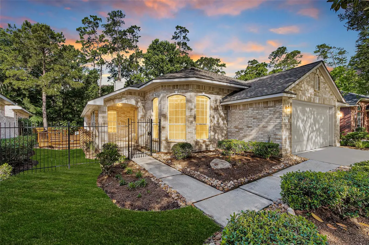 10 W Foxbriar Forest Circle, The Woodlands, TX 77382 - #1
