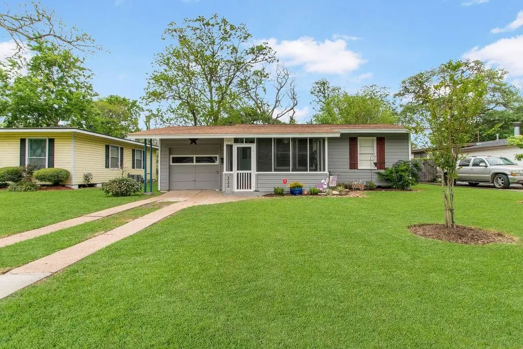 223 Jasmine Street, Lake Jackson, TX 77566 - Image #1