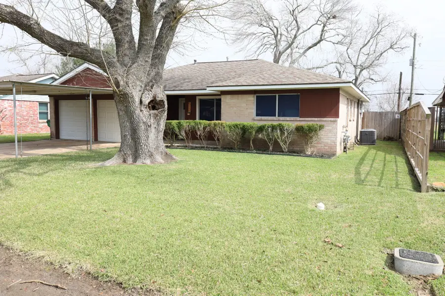 513 Sims Drive, Angleton, TX 77515 - #2
