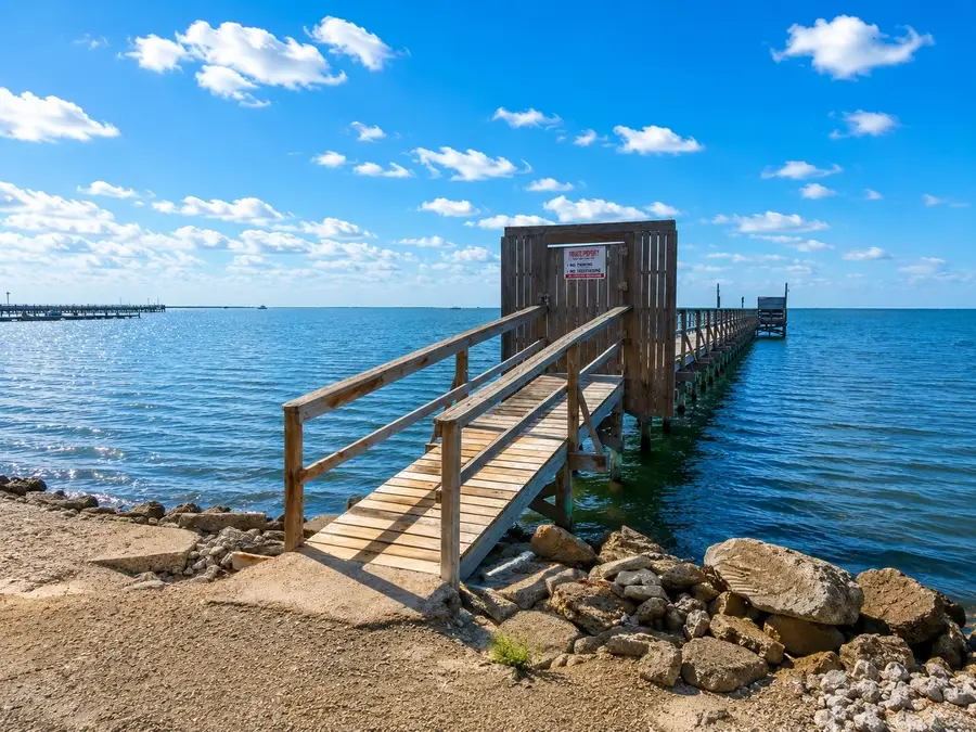 720 S Water Street, Rockport, TX 78382 - #3
